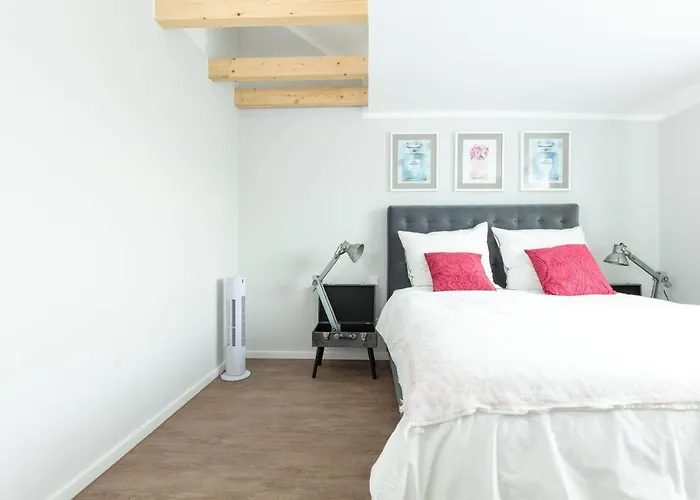 Paris · Chillinghouse # 5, 3 Min. Vom Ice, Netflix, Garten * Siegburg