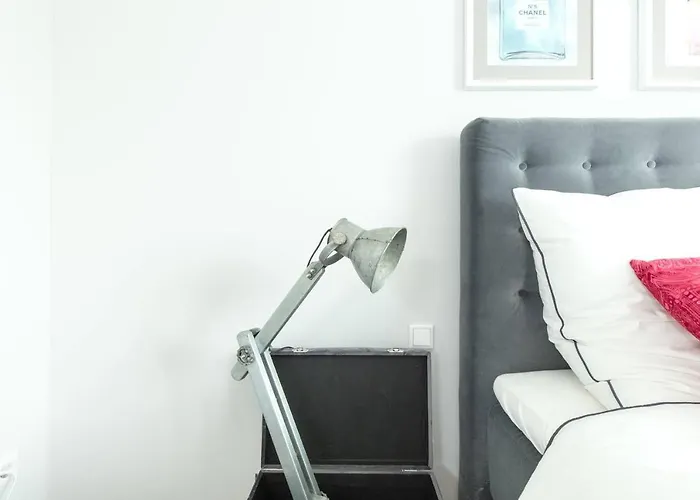 Paris - Chillinghouse # 5, 3 Min. Vom Ice, Netflix, Garten Siegburg