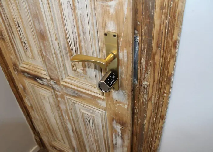 Paris · Chillinghouse # 5, 3 Min. Vom Ice, Netflix, Garten * Siegburg